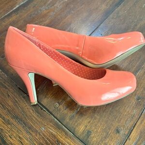 Coral pumps!  Perfect for spring
